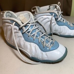 Nike boys sneakers Little Posite size 4.5